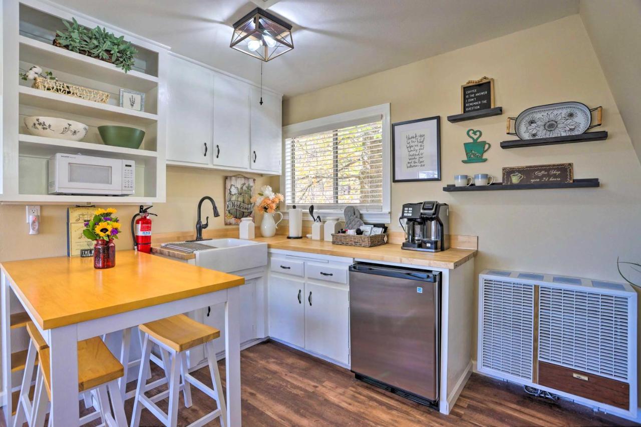 Lake Arrowhead Studio With Private Hot Tub! エクステリア 写真